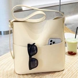 2wayバッグ 大容量バケツ型ショルダーバッグ 外ポケット付き 合皮