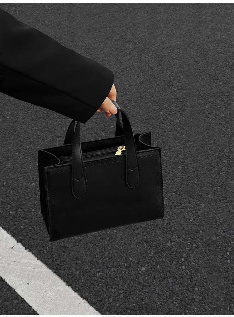2wayバッグ ふわもこチャーム付き2wayミニバッグ